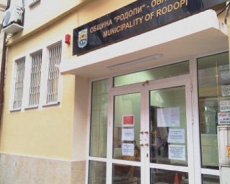 Трима почетни граждани в община 