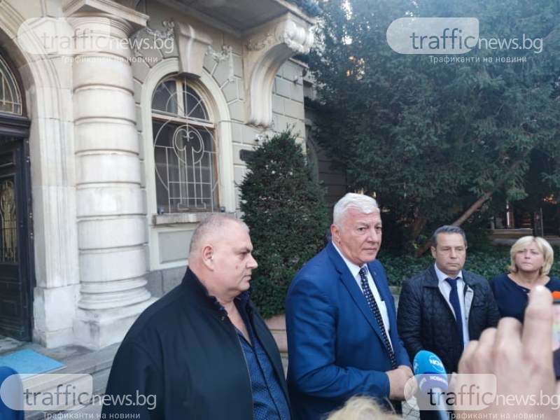След срещата в общината: Рейсовете ще си вървят, Тодор Чонов  и шефът на ОКТ си остават