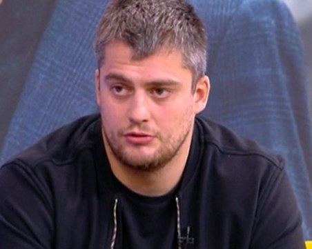 Каскадьор за трагедията с Болдуин: Само оръжейник може да дава на актьорите оръжие