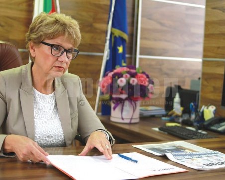 Министър Комитова: Ще предложа 1,5 млрд. лв. за поддръжка и ремонт на пътищата в бюджет 2022