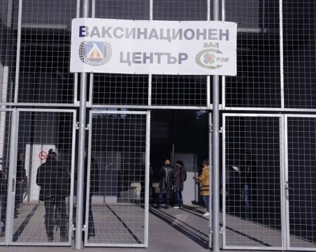 Още играчи и треньори на Левски се ваксинираха срещу COVID-19
