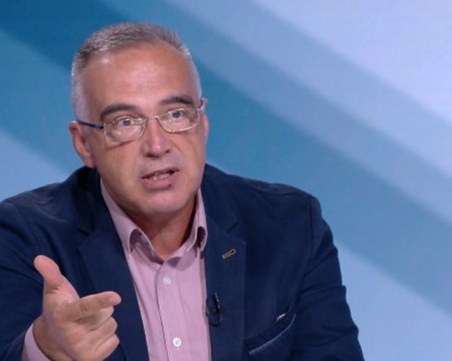 Антон Кутев: Обмисля се тестването на децата на входа на училищата