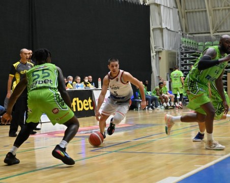 Играч на Академик начело в две класации в НБЛ след първите два кръга