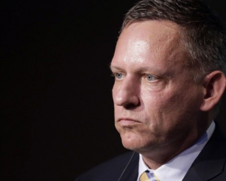 Милиардер: Хората трябва да са притеснени, че са обект на наблюдение от изкуствен интелект