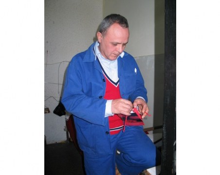 След убийството на три деца, Пламен е библиотекар в затвора