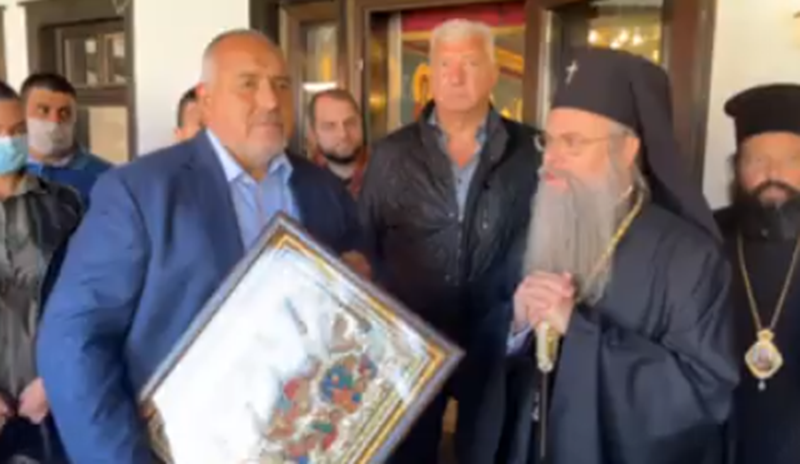 Бойко Борисов на посещение в асеновградски манастир