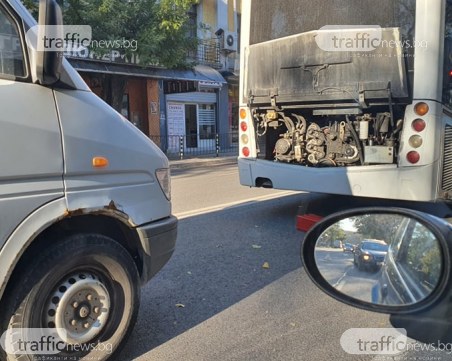 Автобус на градския транспорт аварира в центъра на Пловдив