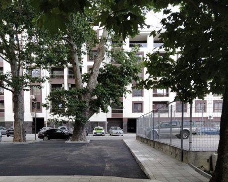 Изградиха нов паркинг в район 