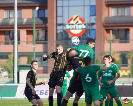 Дубълът на Ботев се справи с Нефтохимик