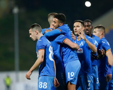 Левски победи със 7:0 и продължава напред за Купата