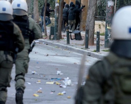 Сблъсъци между анархисти и полиция в Атина