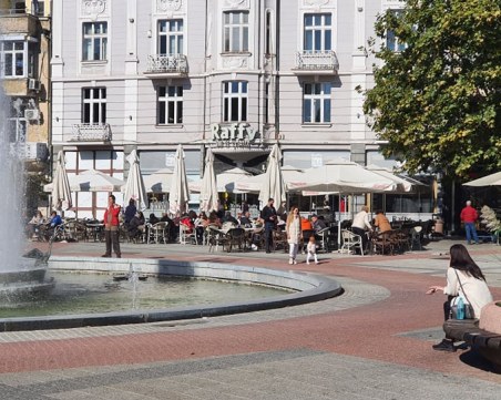 Ясно и слънчево остава времето в Пловдив днес