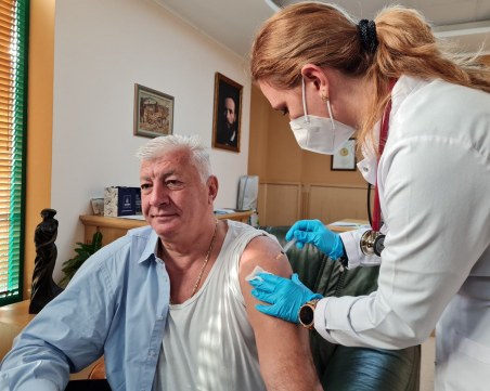 Здравко Димитров си постави втора доза от ваксината срещу COVID-19