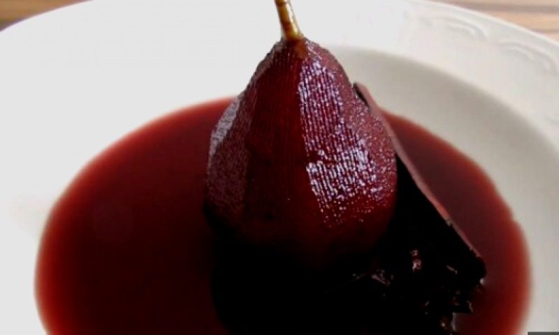 Круши в червено вино - актуален десерт за есента