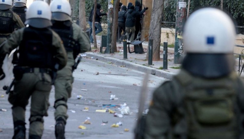 Сблъсъци между анархисти и полиция в Атина