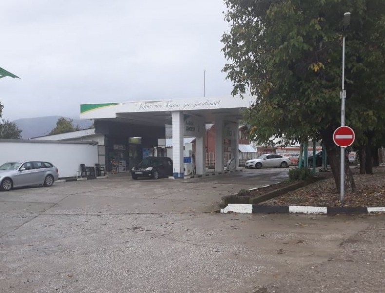 Заради дългове: Пуснаха на търг бензиностанция в пловдивското село Брестник