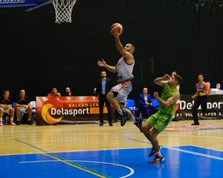 Академик продължава с победите в Балканската лига