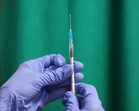 Кои са страничните реакции след ваксинация срещу COVID-19