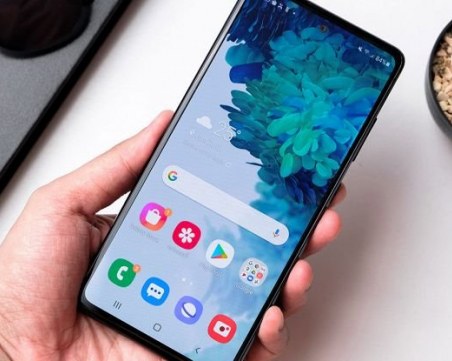 Мъж продаде жена си, за да си купи телефон