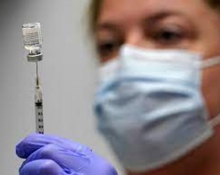 МЗ: Вижте кои хора не трябва да се ваксинират с Pfizer срещу COVID-19