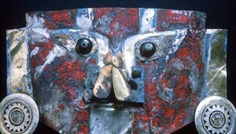 Откриха кръв в червената боя върху 1000-годишна златна маска от Перу