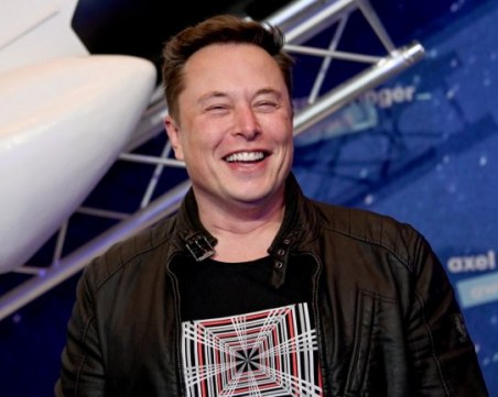 Илън Мъск предпочита да харчи парите си, за да изпраща хора до Марс отколкото да плаща данъци