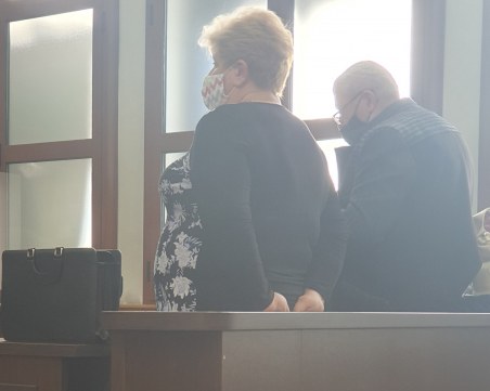 Санитарка обра пловдивчанка в тежко състояние, източи й банковата карта