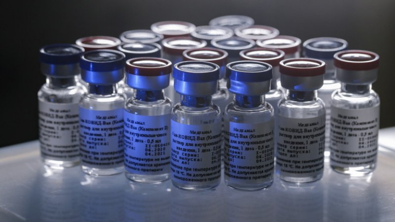 Задължителна COVID ваксинация въвеждат за държавните служители в Унгария