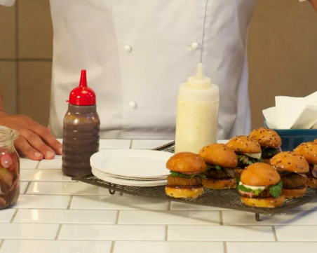 Изненадайте всички с домашни фалафел бургери