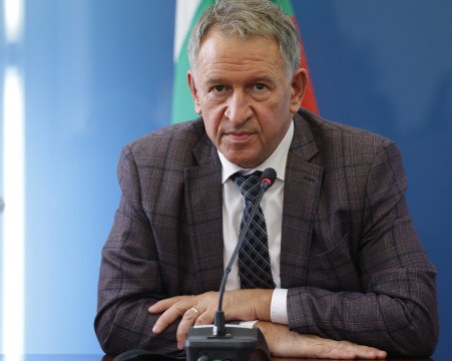 Кацаров: Надявам се да избегнем пълното затваряне на страната