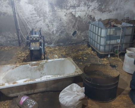 Мащабна акция! Полицията разби нелегална фабрика за тютюн край Пловдив