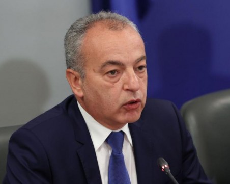 Социалният министър: Мерките дават резултат, а държавата дава помощи за бизнесите