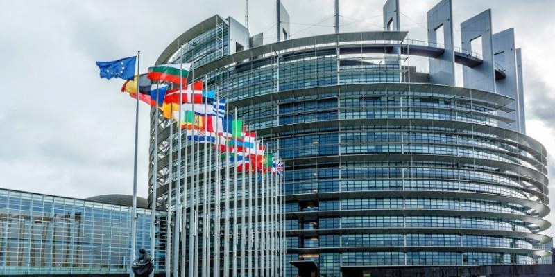 Европарламентът съди Еврокомисията