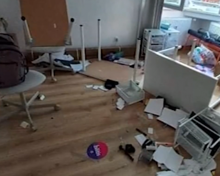 Мъже нахлуха в офис на ЛГБТИ организация, момиче е ударено в лицето