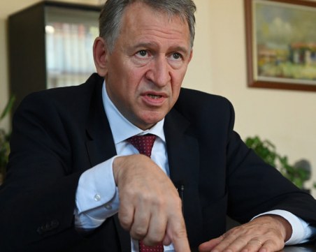 Стойчо Кацаров: Това е най-тежката вълна! Всякакви мерки само отлагат проблема