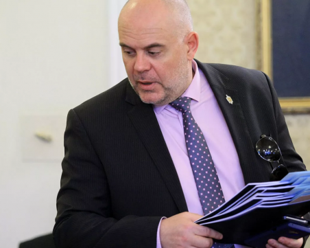 Гешев иска ЦИК да свали имунитета на Боян Расате