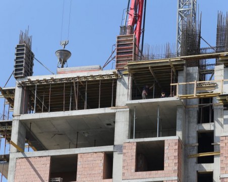 МРРБ ще търси начин за компенсация на фирми, които строят обекти с публични средства