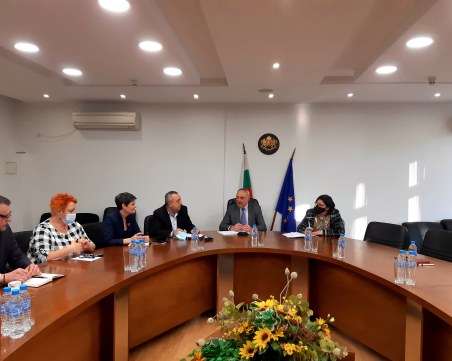 Дезинфекцират в Панаира за изборите по договор с общинско предприятие