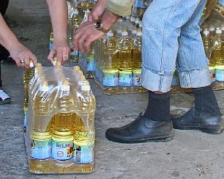 Разследват мъж от карнобатско село за купуване на гласове срещу олио и брашно