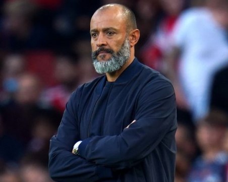 Тотнъм би шута на Нуно Ешпирито Санто