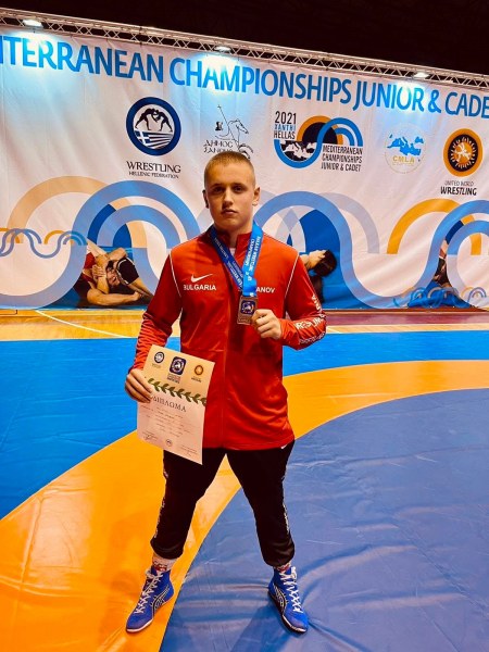 Борец от Стамболийски с бронзов медал от Балканското първенство по борба за кадети