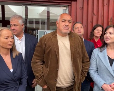 Борисов в Перущица: Не знам с какво проваленият Кацаров държи Радев, тяхната наглост се превърна в ужас за хората