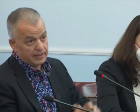 Пламен Теошанов към Кацаров: Уволнете си пиарите! Вижте посланията: 