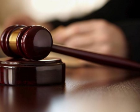 Задържаха 28-годишен, обвинен е в изнасилване