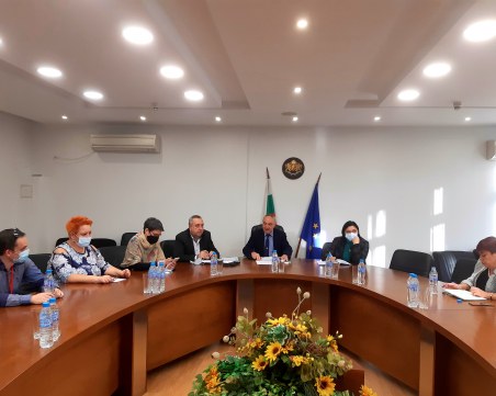 Областна управа Пловдив иска стимули за работещите на изборите с болни от ковонавирус