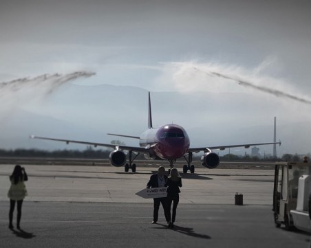 С водна дъга посрещнаха първия полет от Дортмунд на Летище Пловдив