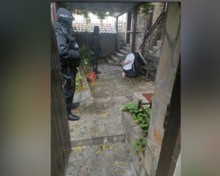 Акция в Симеоновград! Полиция влезе в дома на кметицата