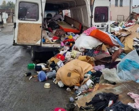 Хванати в крачка: Трима отнесоха глоби заради боклуци в Шекера