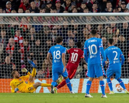 Ливърпул пак се справи с Атлетико, Милан пред отпадане в групите