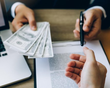 Лошите кредити се увеличават, цените на жилищата скачат